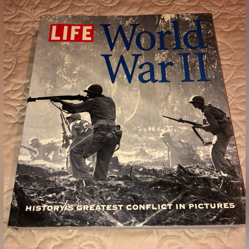 LIFE: World War II: History's Greatest Conflict in Pictures (large paperback)